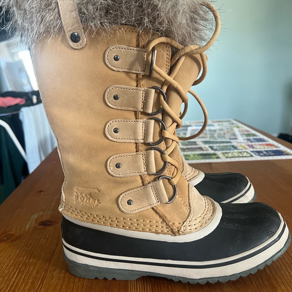 Women’s size 8 Sorel Joan of Arctic waterproof snow boots